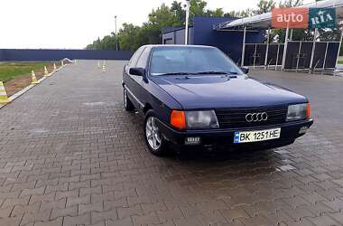 Седан Audi 100 1988 в 