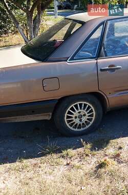 Седан Audi 100 1984 в 