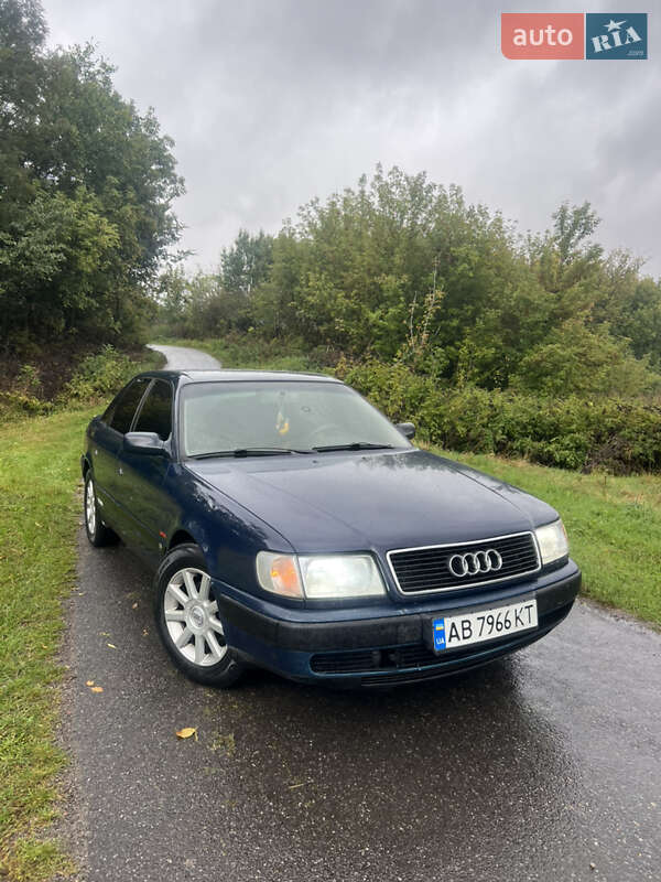 Седан Audi 100 1992 в Казатине