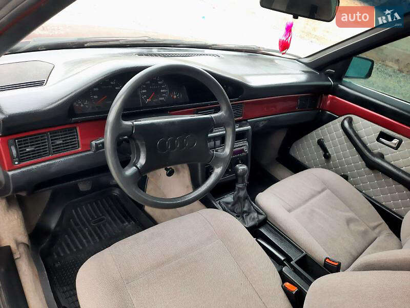 Седан Audi 100 1988 в Черновцах