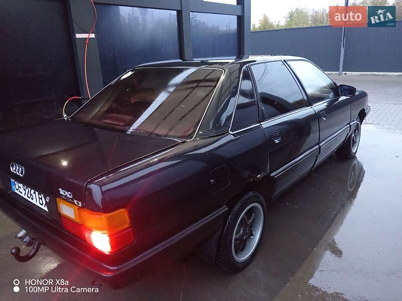 Седан Audi 100 1986 в Черновцах