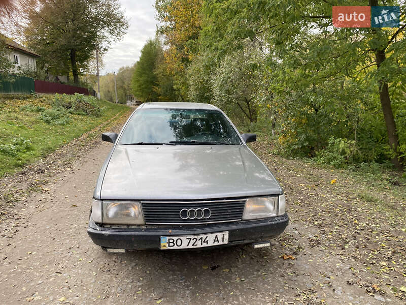 Седан Audi 100 1988 в Шумске
