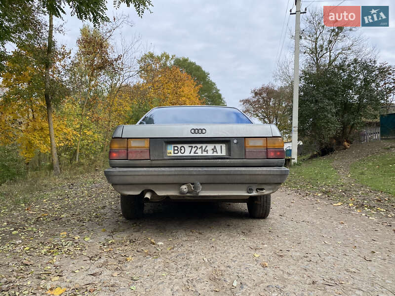Седан Audi 100 1988 в Шумске