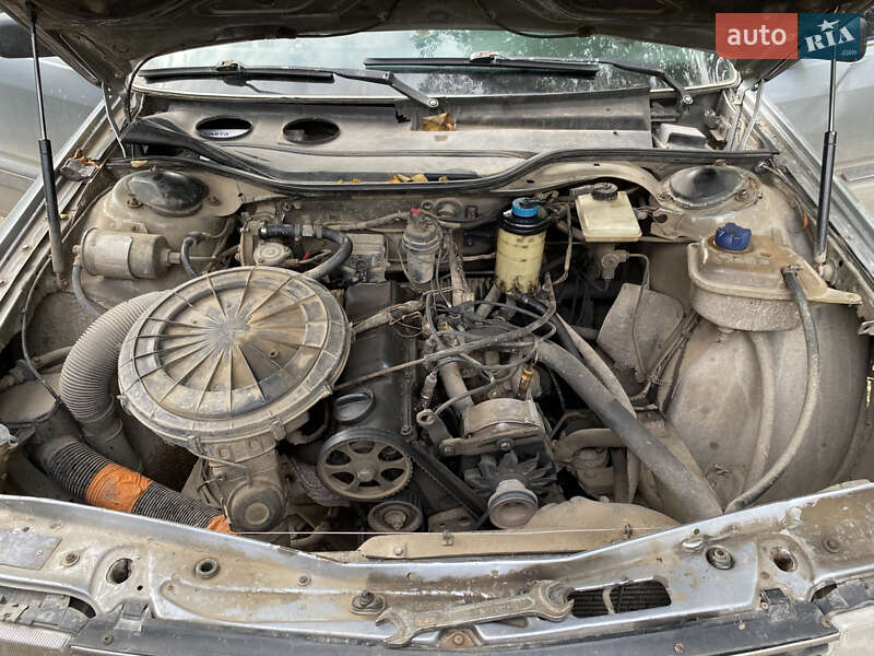 Седан Audi 100 1988 в Шумске