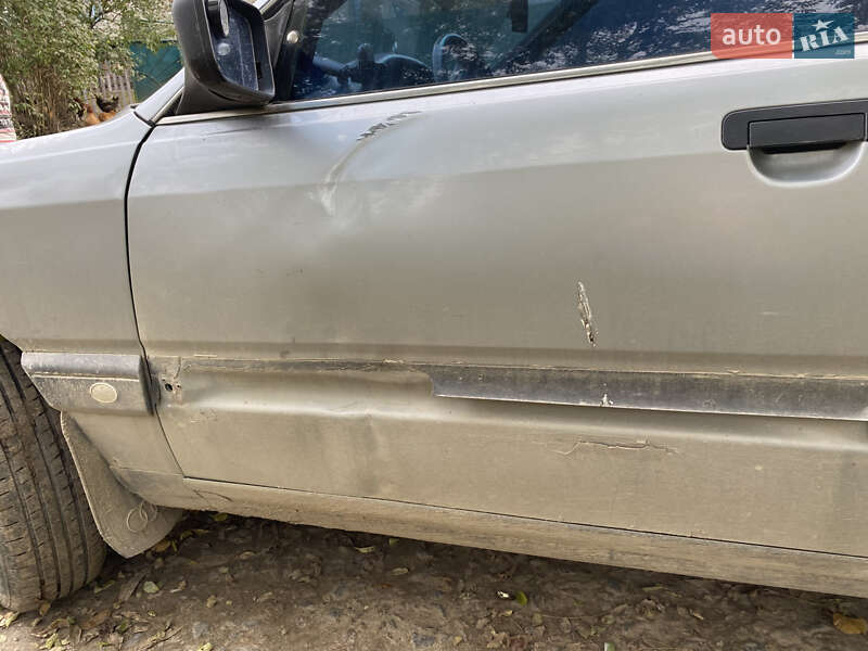 Седан Audi 100 1988 в Шумске