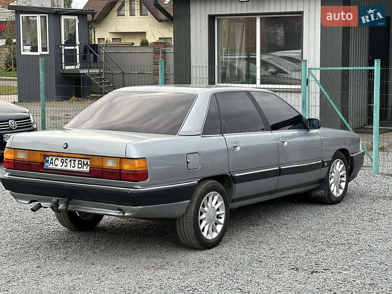 Седан Audi 100 1984 в Ровно