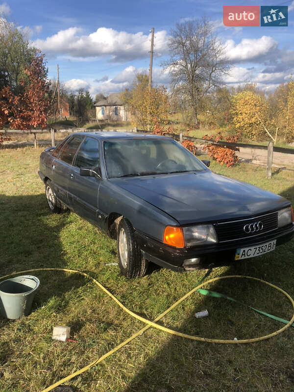 Седан Audi 100 1988 в Маневичах