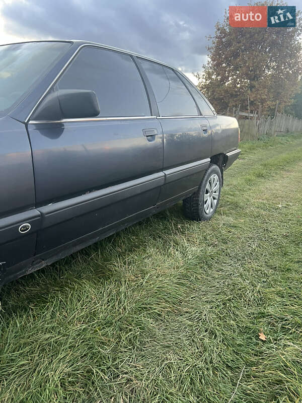 Седан Audi 100 1989 в Копычинце