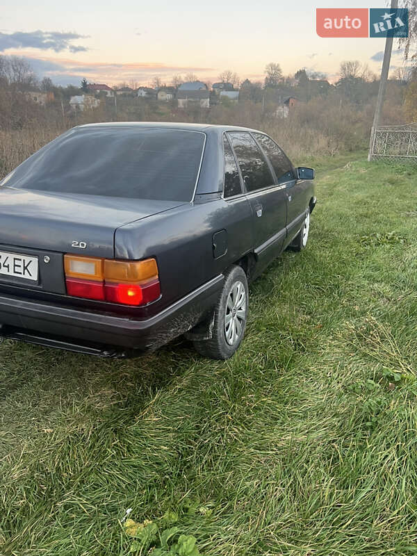 Седан Audi 100 1989 в Копычинце