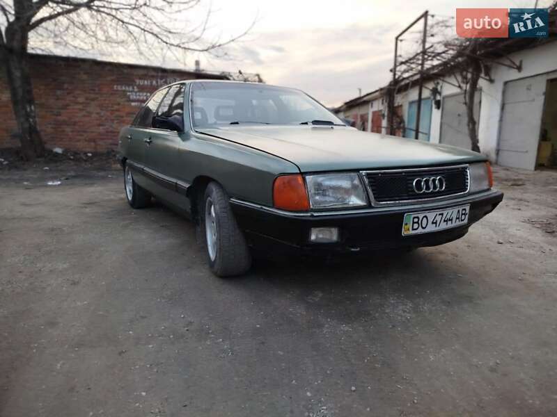Седан Audi 100 1984 в Дунаевцах