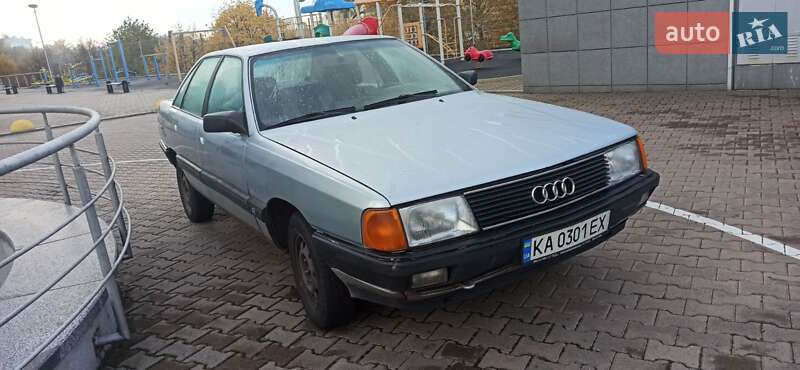 Седан Audi 100 1989 в Киеве