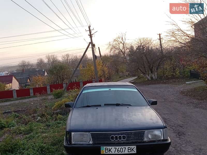 Седан Audi 100 1986 в Гоще