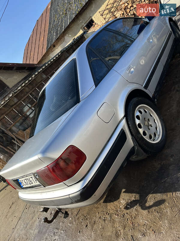 Седан Audi 100 1991 в Бобрке