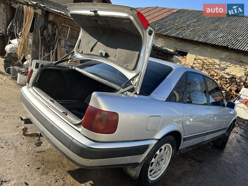 Седан Audi 100 1991 в Бобрке