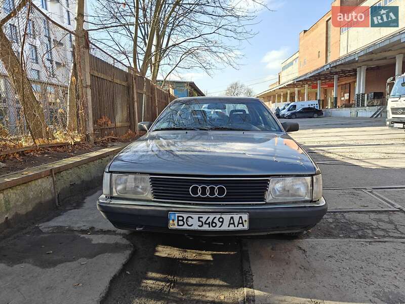 Седан Audi 100 1990 в Львові