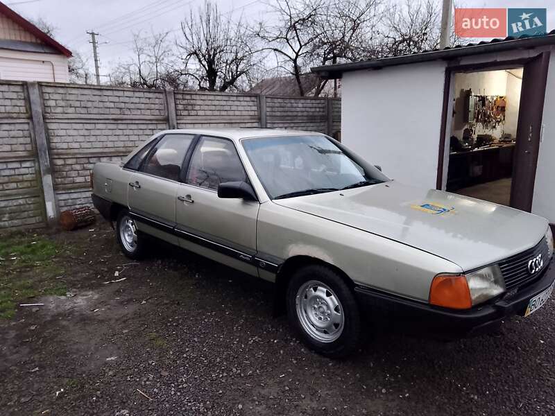 Седан Audi 100 1986 в Ровно