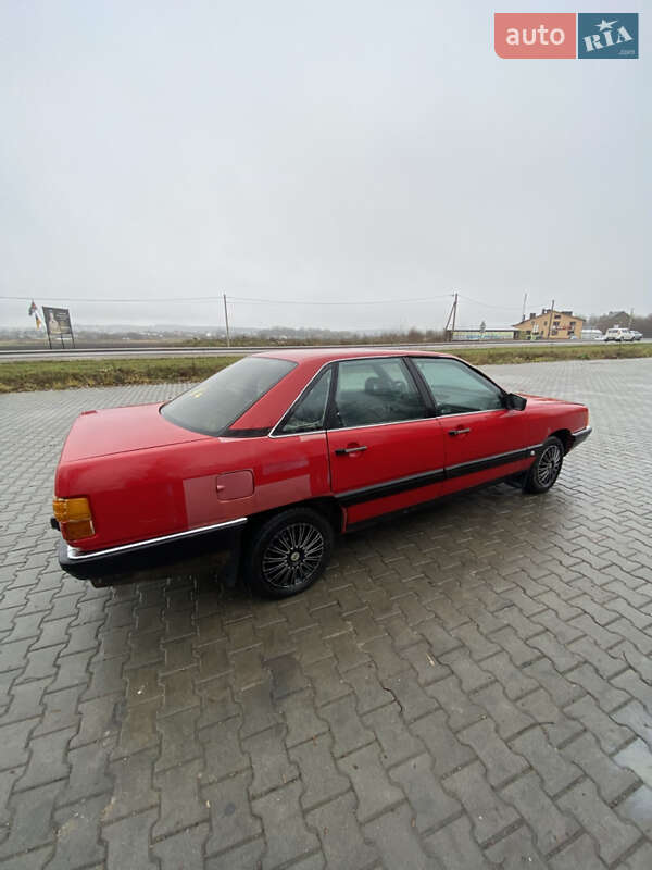 Седан Audi 100 1987 в Копычинце