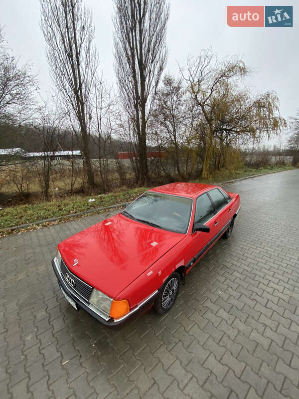 Седан Audi 100 1987 в Копычинце