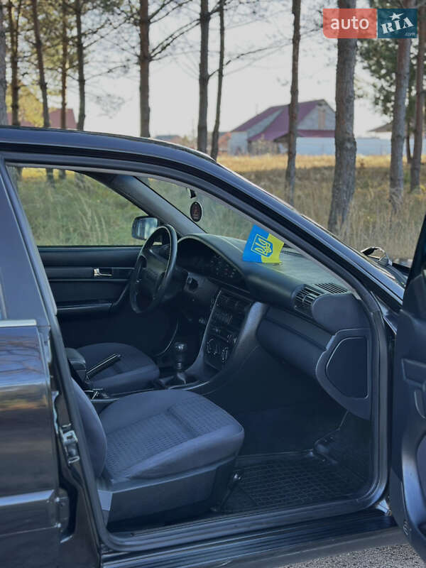 Седан Audi 100 1993 в Костополе