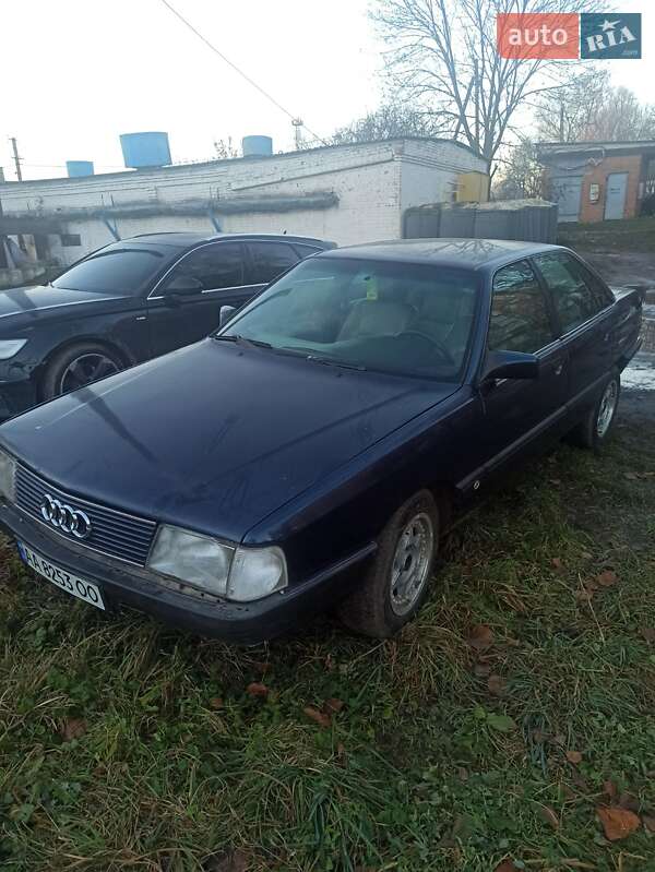 Седан Audi 100 1990 в Глухове