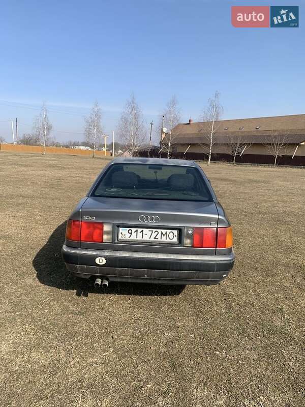 Седан Audi 100 1993 в Черновцах