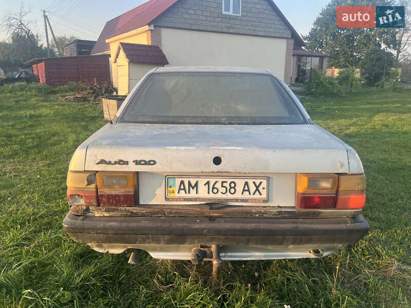 Седан Audi 100 1986 в Ємільчиному