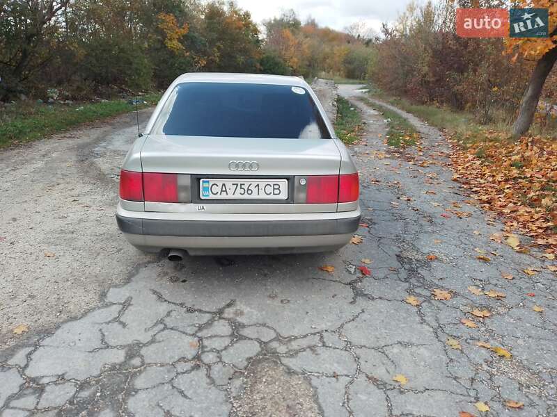 Седан Audi 100 1992 в Новій Ушиці
