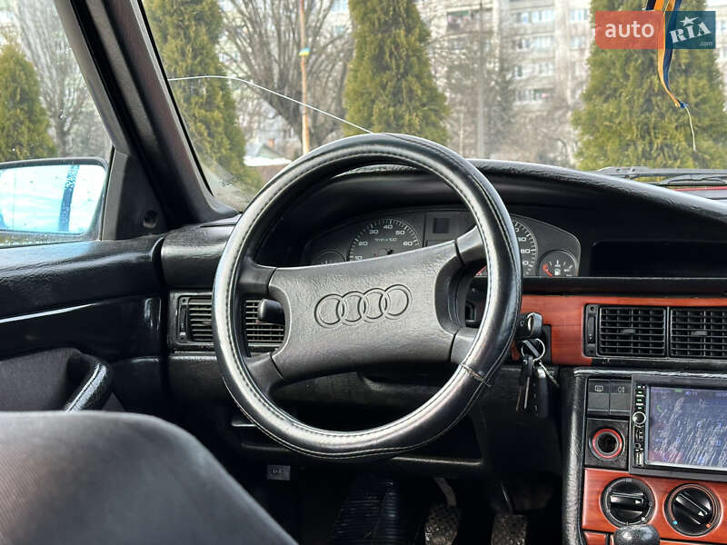 Седан Audi 100 1988 в Дрогобыче