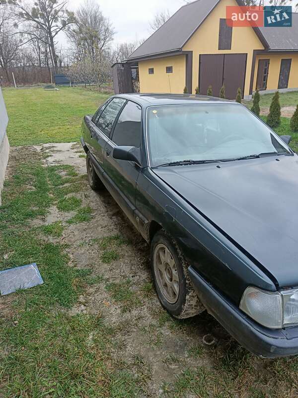 Седан Audi 100 1988 в Старій Вижівці