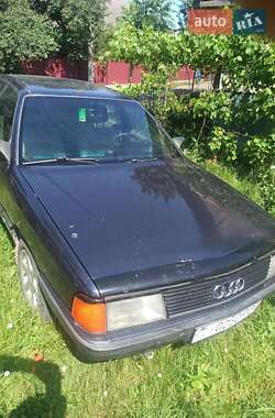 Седан Audi 100 1988 в Шумске