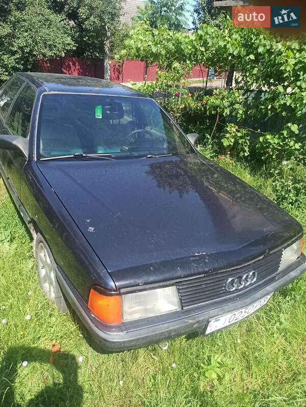 Седан Audi 100 1988 в Шумске