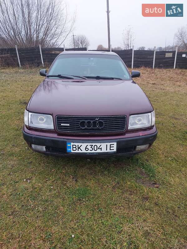 Седан Audi 100 1991 в Остроге