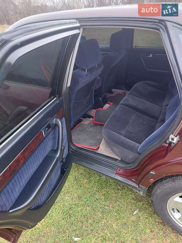 Седан Audi 100 1991 в Остроге