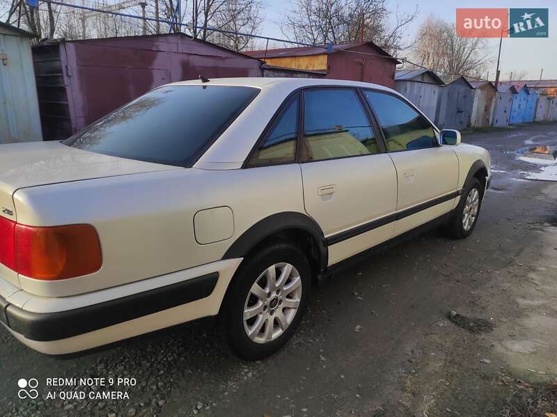 Audi 100 1992 Audi 100 1992