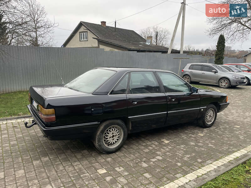 Седан Audi 100 1989 в Черновцах