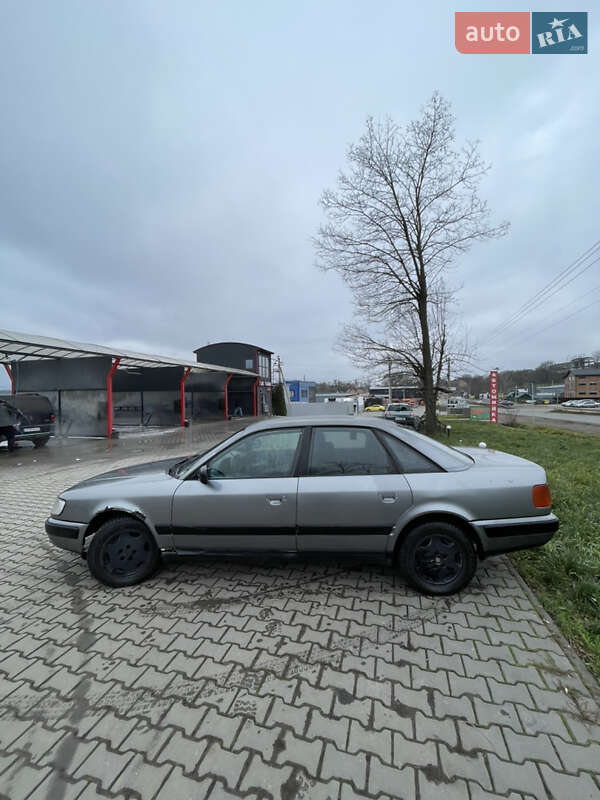 Седан Audi 100 1993 в Черновцах