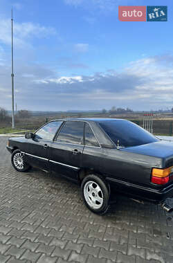 Седан Audi 100 1986 в Луцке