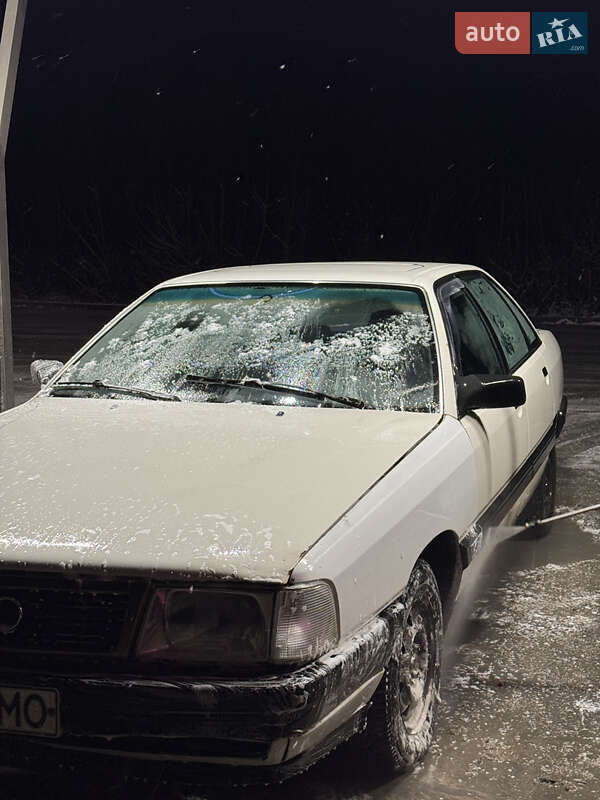 Седан Audi 100 1990 в Чернівцях