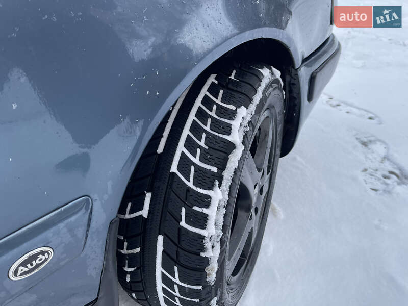 Седан Audi 100 1993 в Харькове