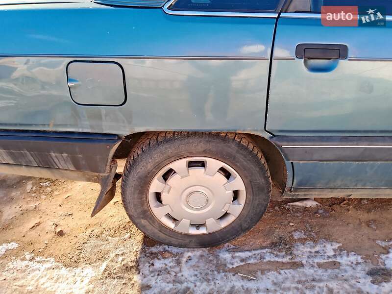 Седан Audi 100 1989 в Самборе