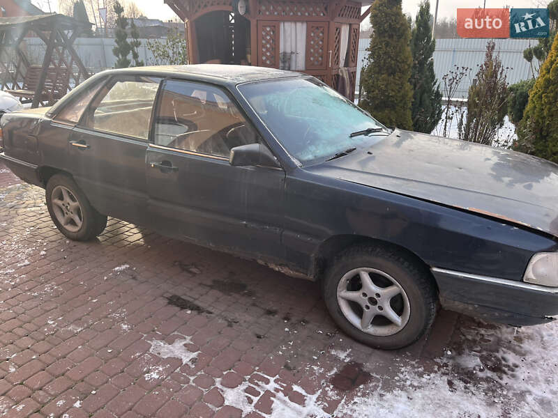 Седан Audi 100 1983 в Любомле