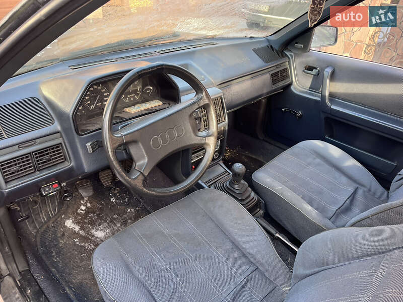 Седан Audi 100 1983 в Любомле