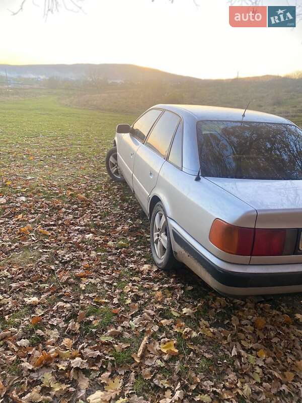 Седан Audi 100 1993 в Черновцах
