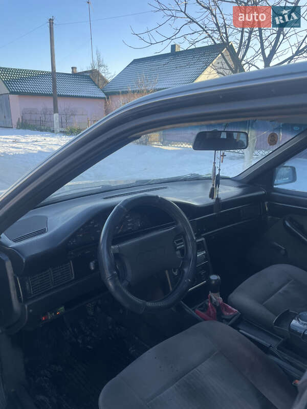 Седан Audi 100 1988 в Любешове