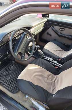 Седан Audi 100 1989 в Кельменцах