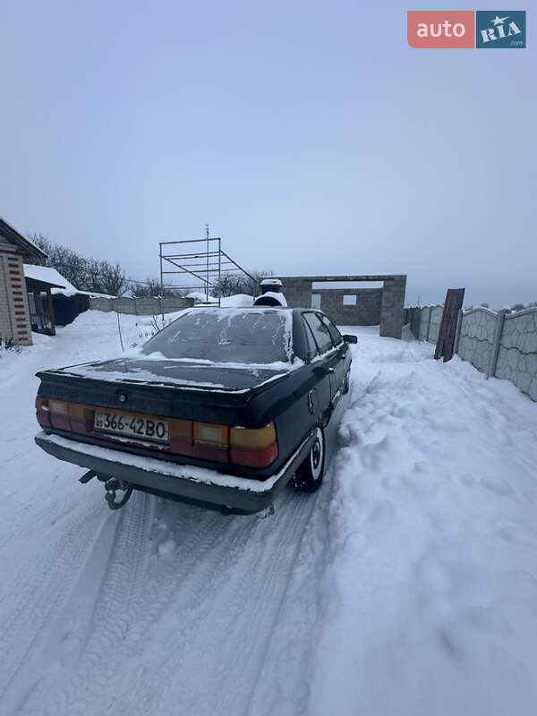 Седан Audi 100 1983 в Луцке