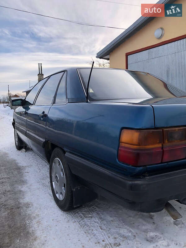 Седан Audi 100 1987 в Кицмани