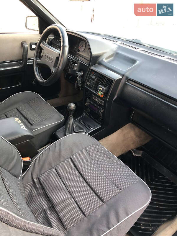 Седан Audi 100 1987 в Кіцмані