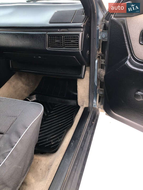 Седан Audi 100 1987 в Кицмани