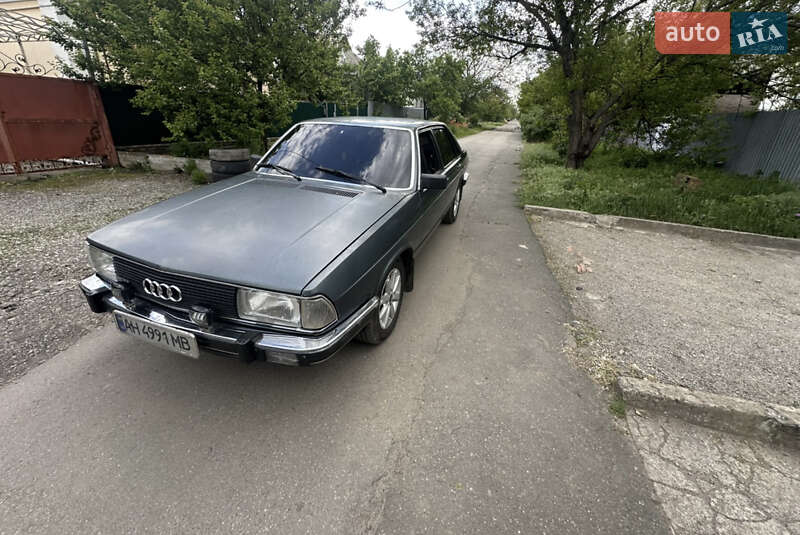 Audi 100 1982